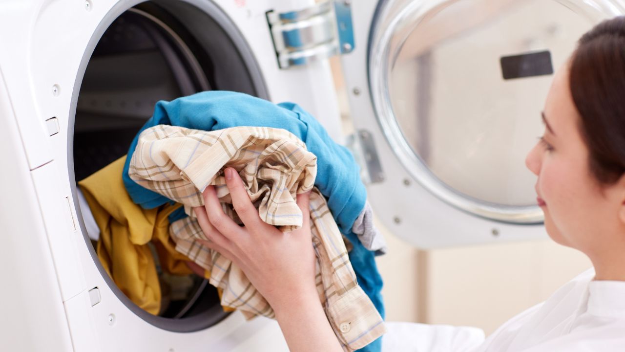 Why vinegar works on clothes