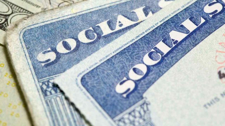 Social Security is ending paper checks in 2026: direct deposit, a prepaid card or a Treasury hardship waiver