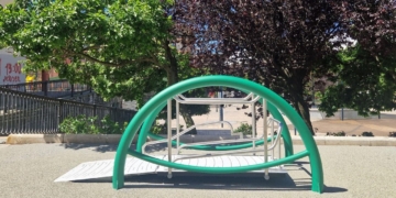 Bilbao instala columpios adaptados para personas en silla de ruedas que "estimulan el equilibrio y el juego"