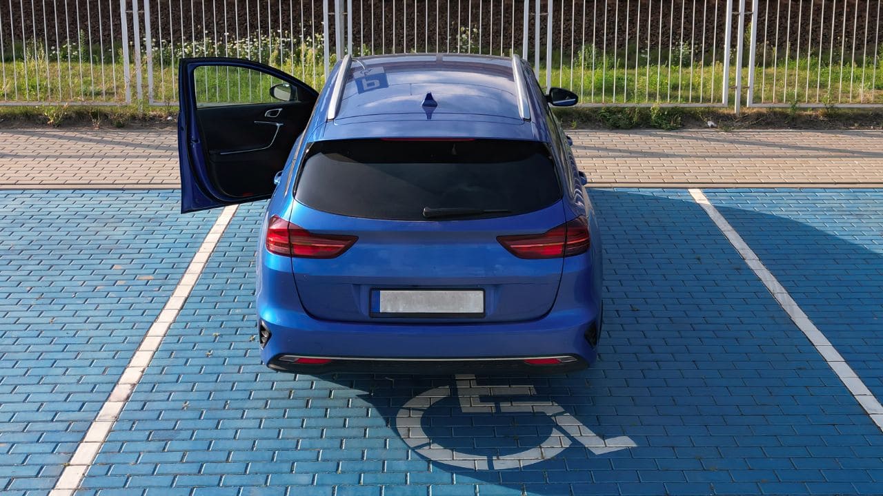 CERMI solicita la pérdida de puntos por aparcar inadecuadamente en plazas PMR