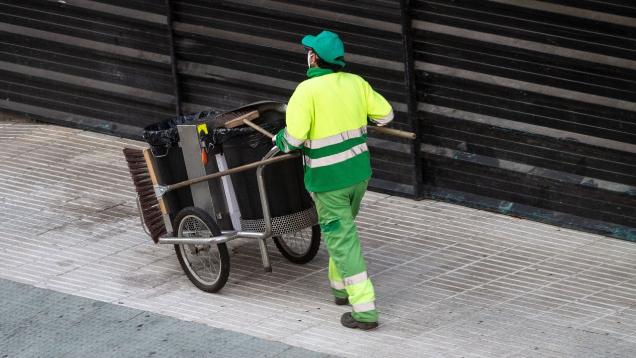 Barrendero consigue incapacidad permanente total por fascitis plantar crónica