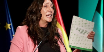 Loles López, consejera de Inclusión Social, Juventud, Familias e Igualdad Guía Accesibilidad