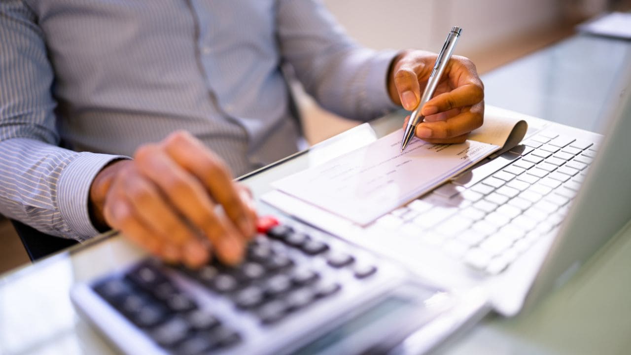 La OCU indica cuáles son los mejores bancos para domiciliar tu nómina