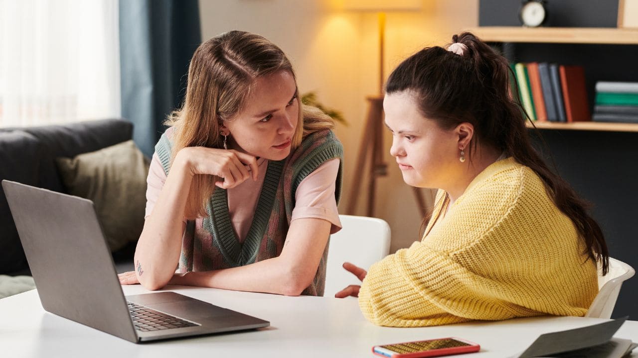 Acuerdo para luchar contra la discriminación de personas con discapacidad dentro del colectivo LGTBI+