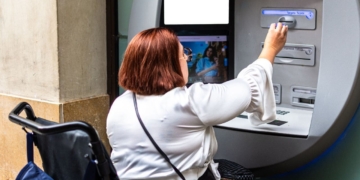Mejoras de accesibilidad en los cajeros automáticos de España