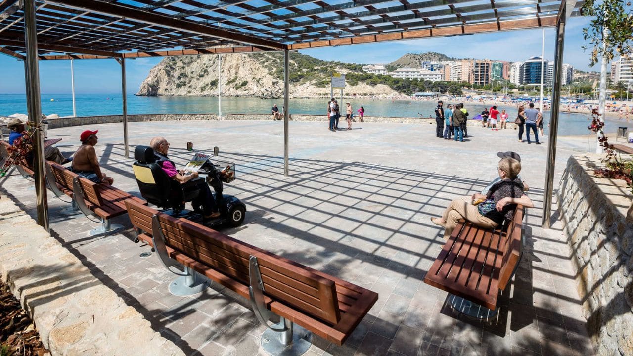 Cala de Finestrat, accesible para personas con discapacidad