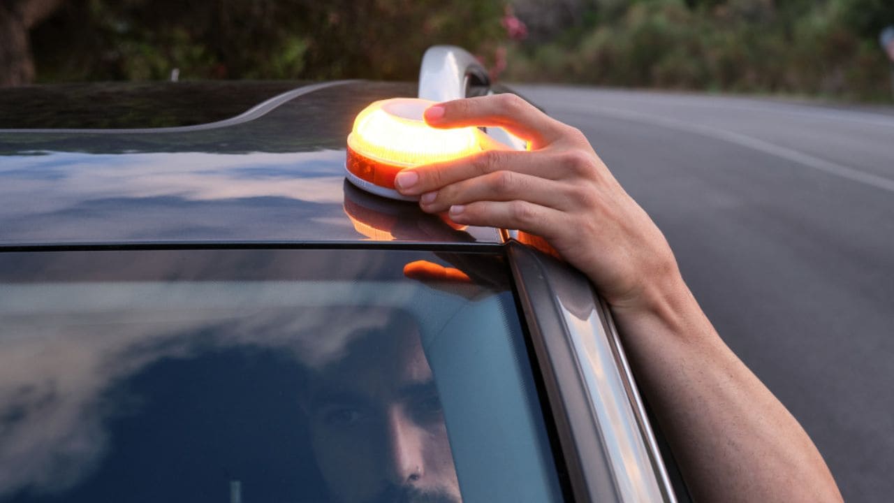 Dispositivo de preseñalización V16./ Foto de la DGT