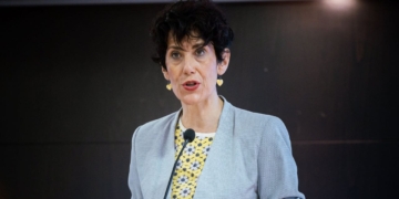 Elma Saiz explica el nuevo sistema de evaluación del gasto de pensiones del Gobierno