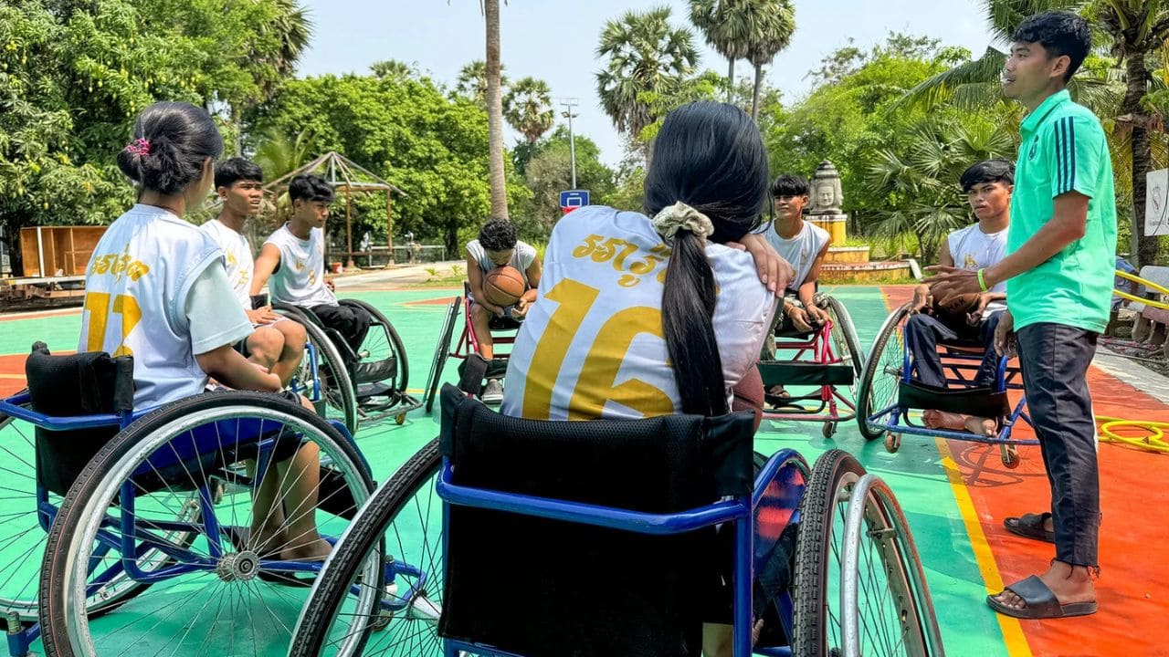 Escuela del Real Madrid de baloncesto en silla de ruedas en Camboya