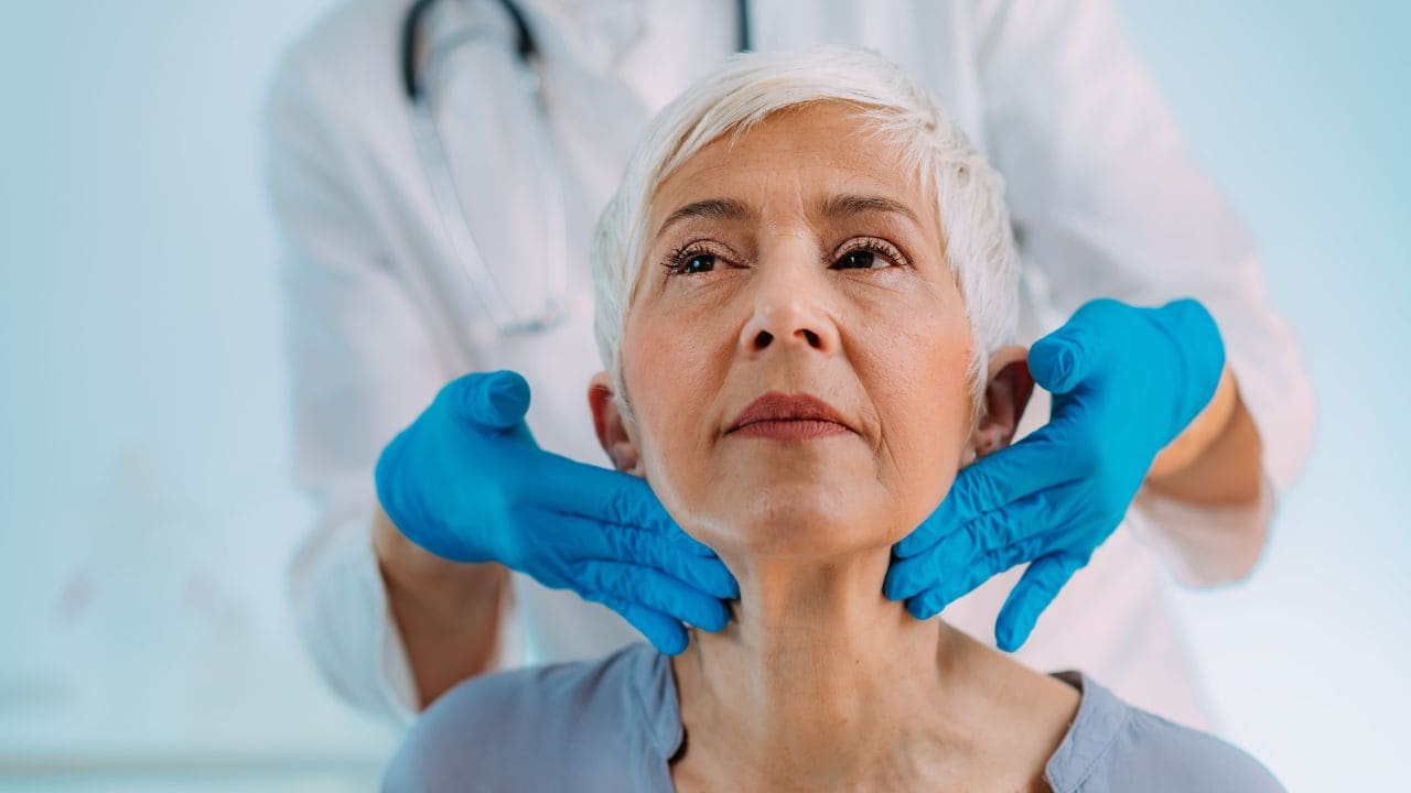 Persona con hipoparatiroidismo