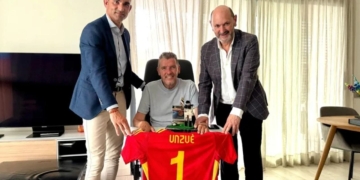 La RFEF distingue a Juan Carlos Unzué con el premio 'Banquillo de Platino'