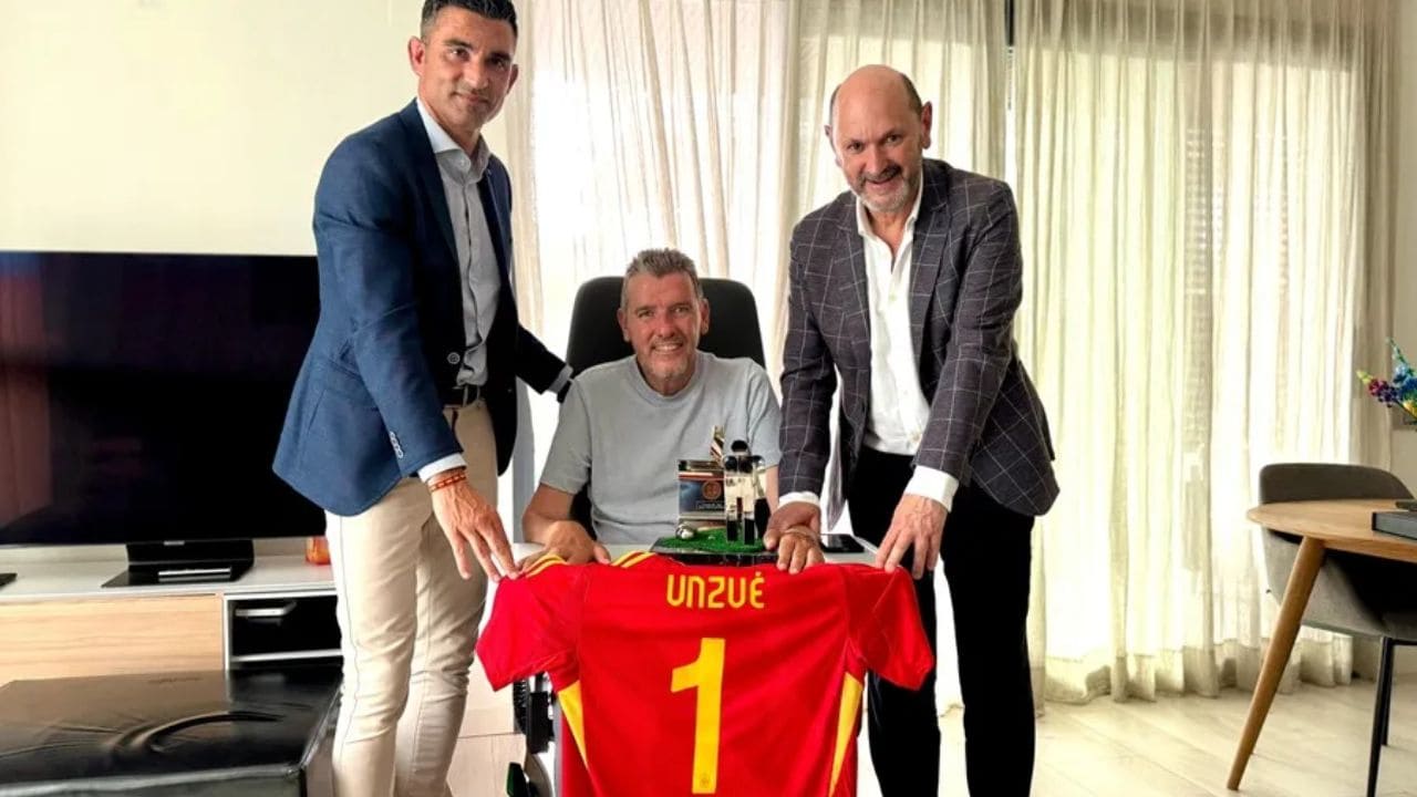 La RFEF distingue a Juan Carlos Unzué con el premio ‘Banquillo de Platino’