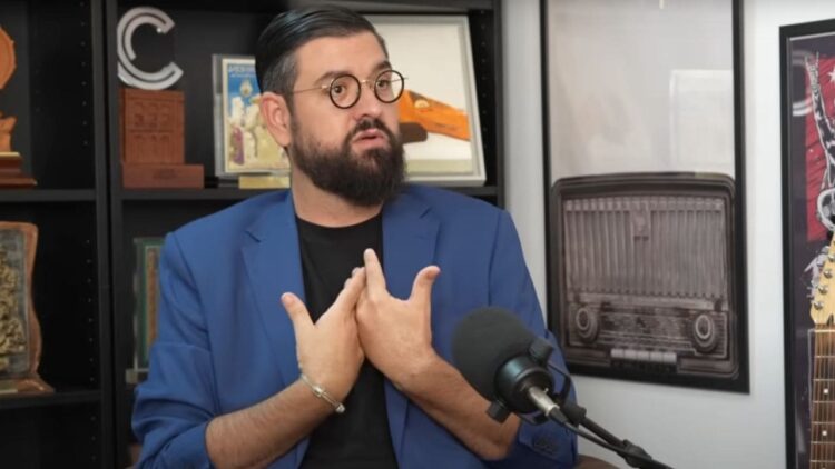 Manu Sánchez durante una entrevista con el Yuyu cáncer