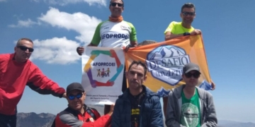 Once personas con discapacidad suben al Mulhacén