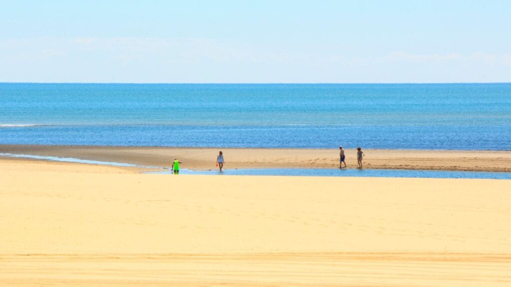 Estas son las 5 playas más extensas de Andalucía y cómo acceder a cada una de ellas