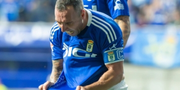 Santi Cazorla celebra un gol con rabia con el Real Oviedo