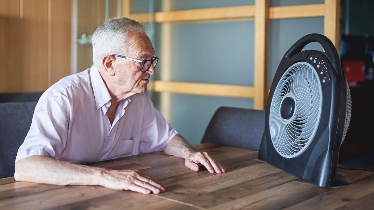 Personas mayores con calor