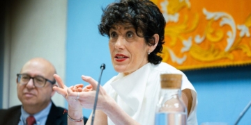 Elma Saiz apuesta por la jubilación flexible para garantizar las pensiones