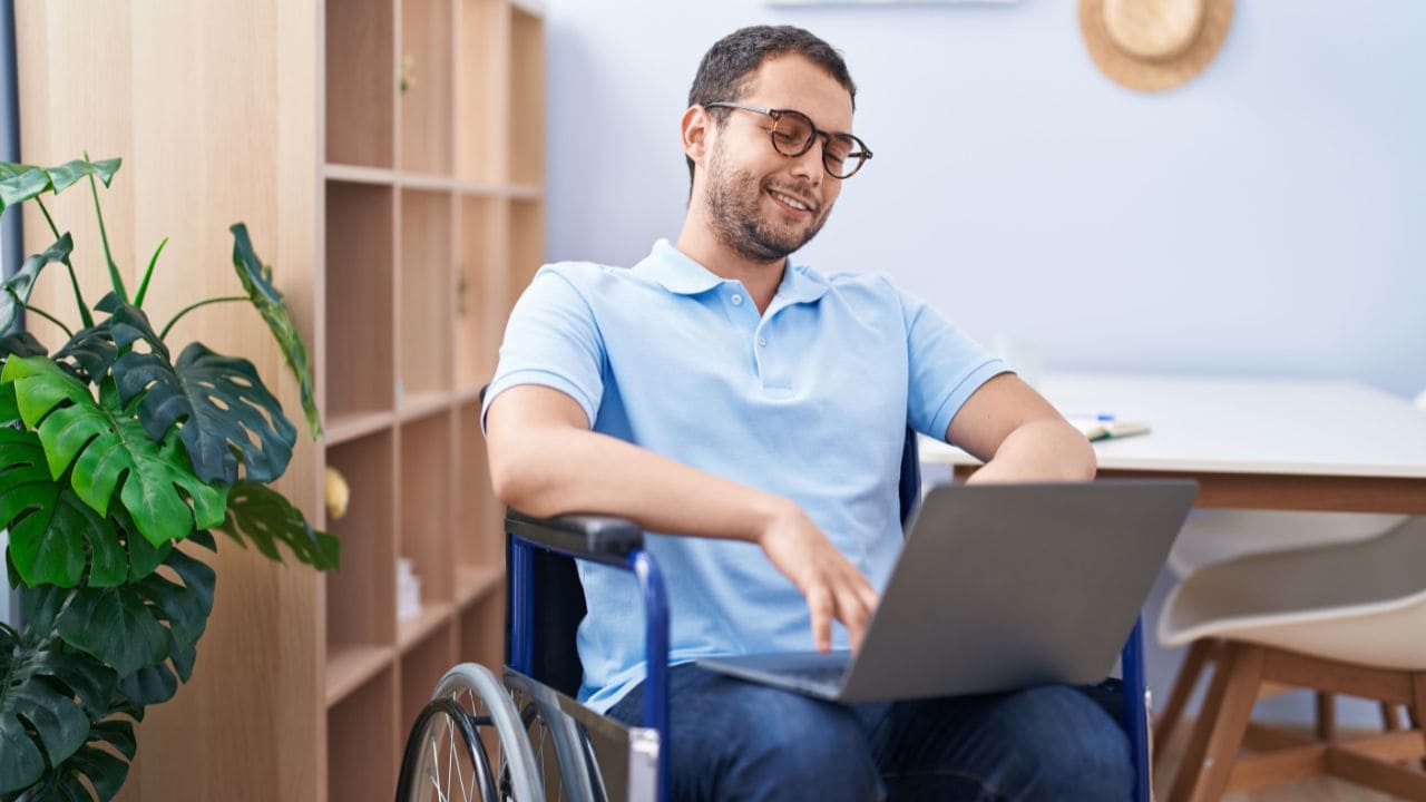 Ayudas por discapacidad compatibles con la incapacidad permanente