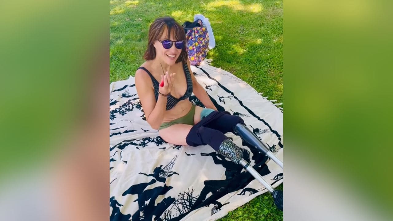 Irene Villa, periodista con discapacidad, describe en un vídeo cómo es un día en la piscina para ella