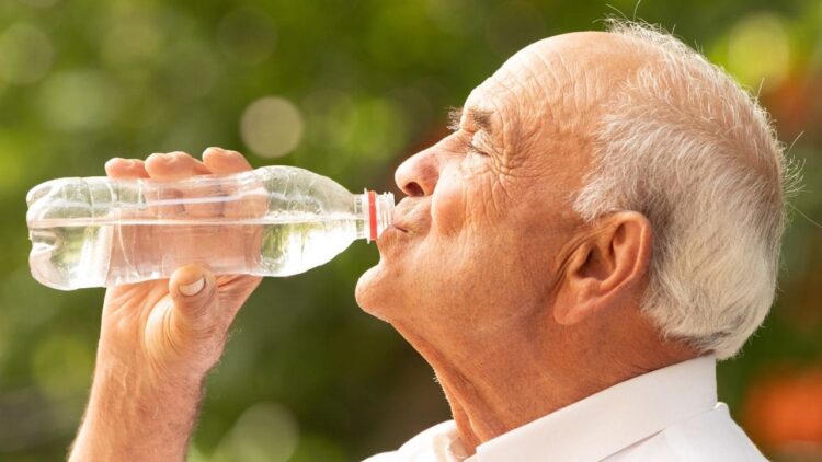 Cómo actuar ante un golpe de calor de personas mayores