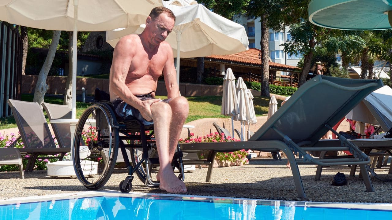 Piscina accesible para personas con discapacidad
