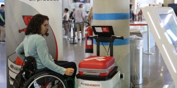 'AccesRobots', robot diseñado para guiar a personas con discapacidad./ Foto de la Fundación ONCE
