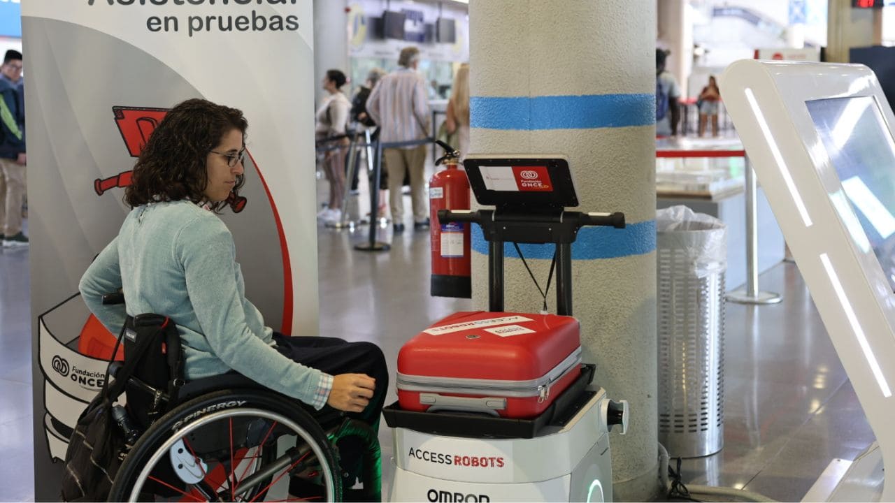 'AccesRobots', robot diseñado para guiar a personas con discapacidad./ Foto de la Fundación ONCE