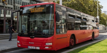 A Coruña mejora la accesibilidad en 16 paradas de autobuses