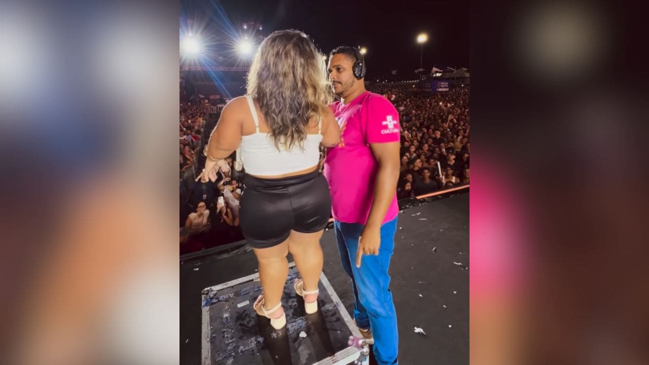 El cantante Nattan expone a una mujer con acondroplasia en uno de sus conciertos