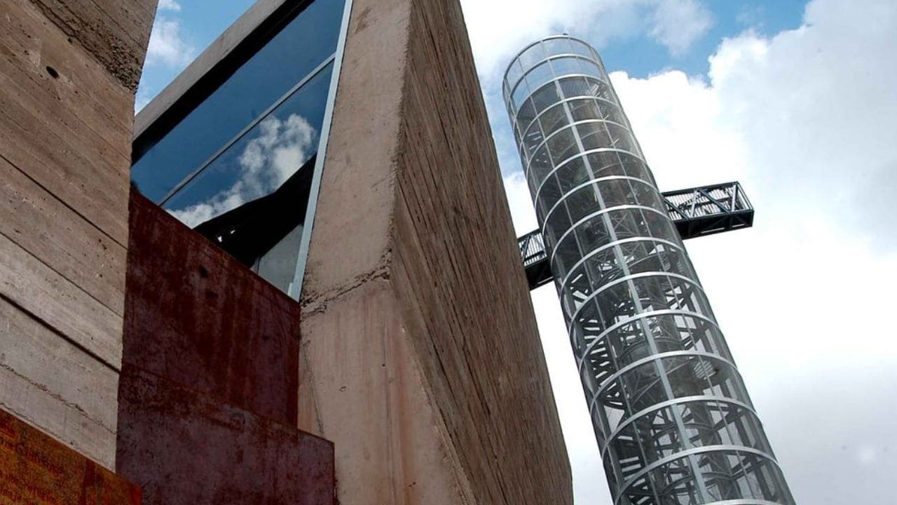 Ascensor panorámico de Cartagena, más accesible para las personas con discapacidad