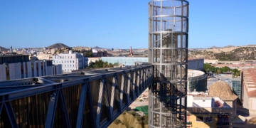 Ascensor panorámico de Cartagena, más accesible para las personas con discapacidad