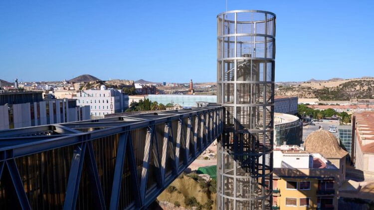 Ascensor panorámico de Cartagena, más accesible para las personas con discapacidad