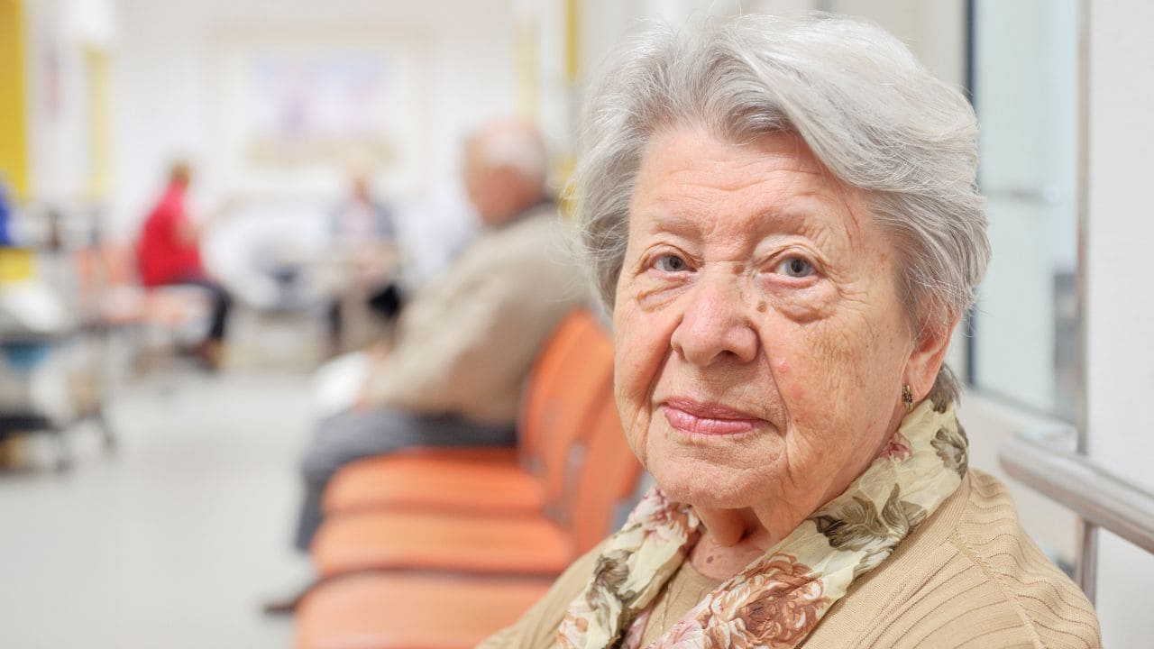 Atención preferente a personas mayores y personas con discapacidad en la Región de Murcia