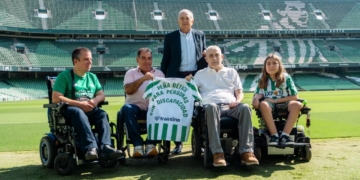 Aficionados béticos con movilidad reducida