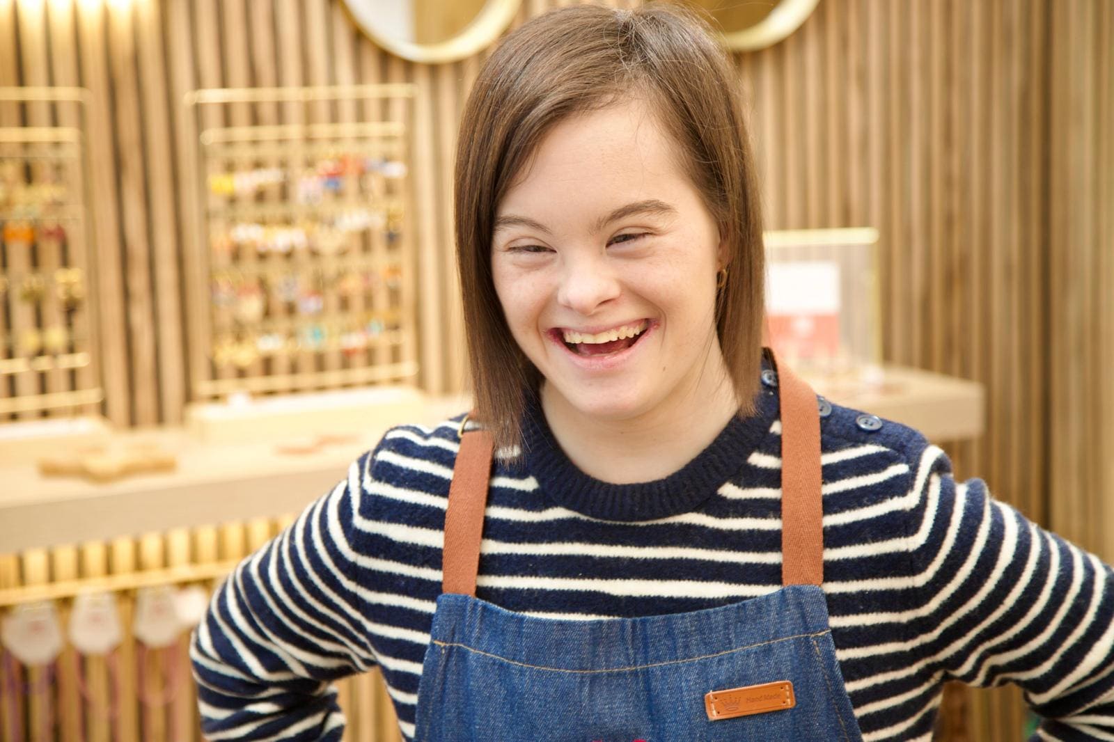 Carmela, la joven con Síndrome de Down que ha creado su propia marca de joyas