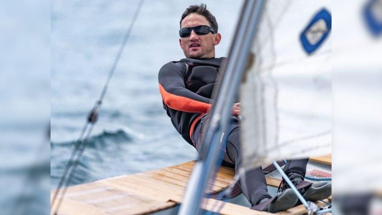 Daniel Anglada Pich, persona ciega, navega en solitario por la Isla de Wight