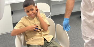 Jaled, niño saharaui con discapacidad auditiva