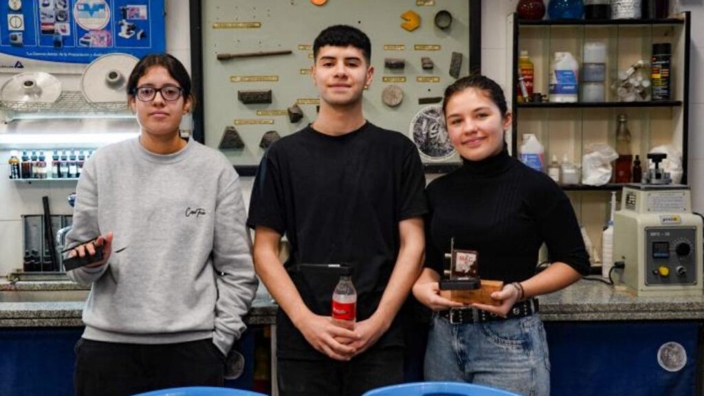 Jóvenes argentinos desarrollan dispositivos para ayudar a las personas mayores en las tareas cotidianas