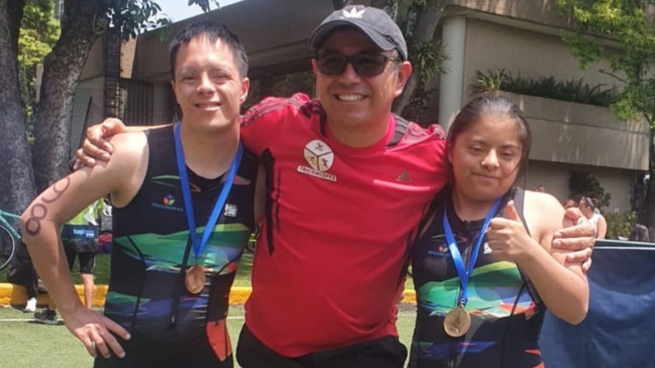 Dos jóvenes con síndrome de Down completan el triatlón Club France y el triatlón de Ciudad de México
