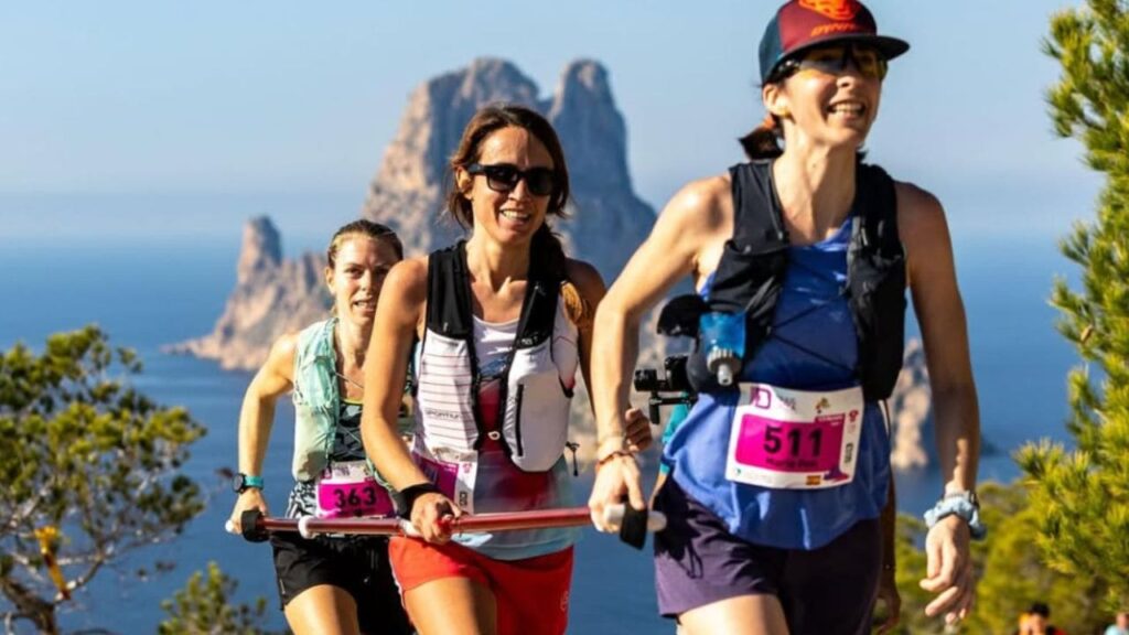 María Petit, deportista ciega que corre por la montaña: «Corro con el oído y el instinto»
