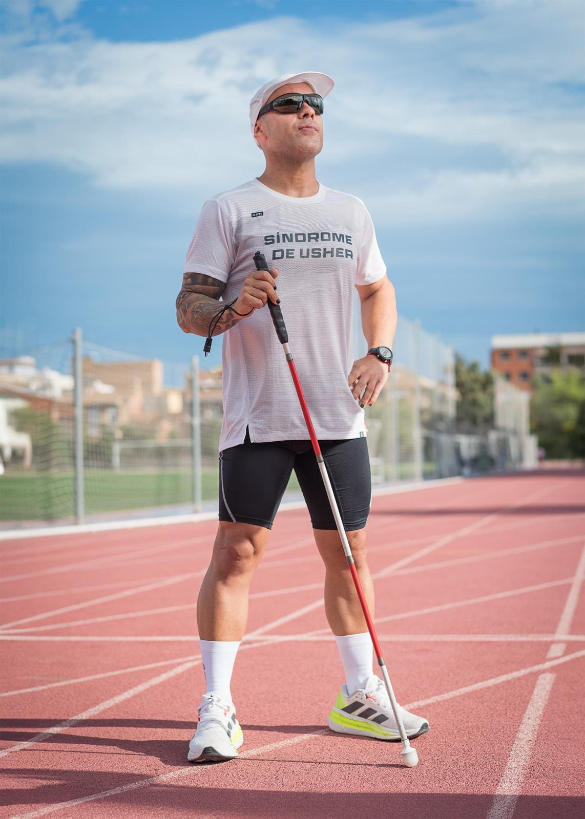 Mario, con su bastón para caminar / Imagen cedida