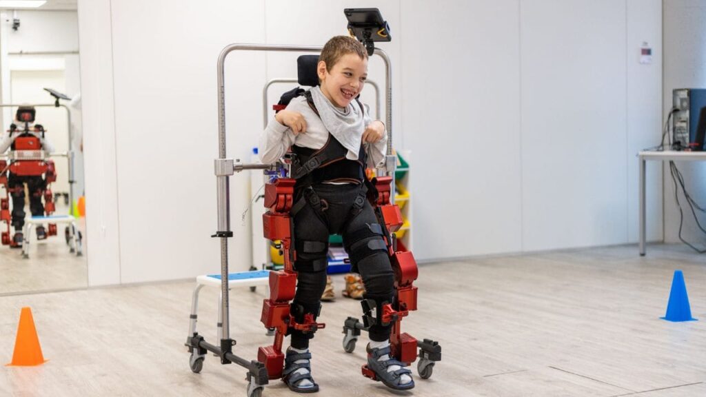 El Colegio de Educación Especial Virgen de Agosto de Bétera recibirá un exoesqueleto infantil gracias al proyecto de ‘Avapace’