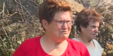 Personas mayores pierden su casa por un incendio en A Caridade