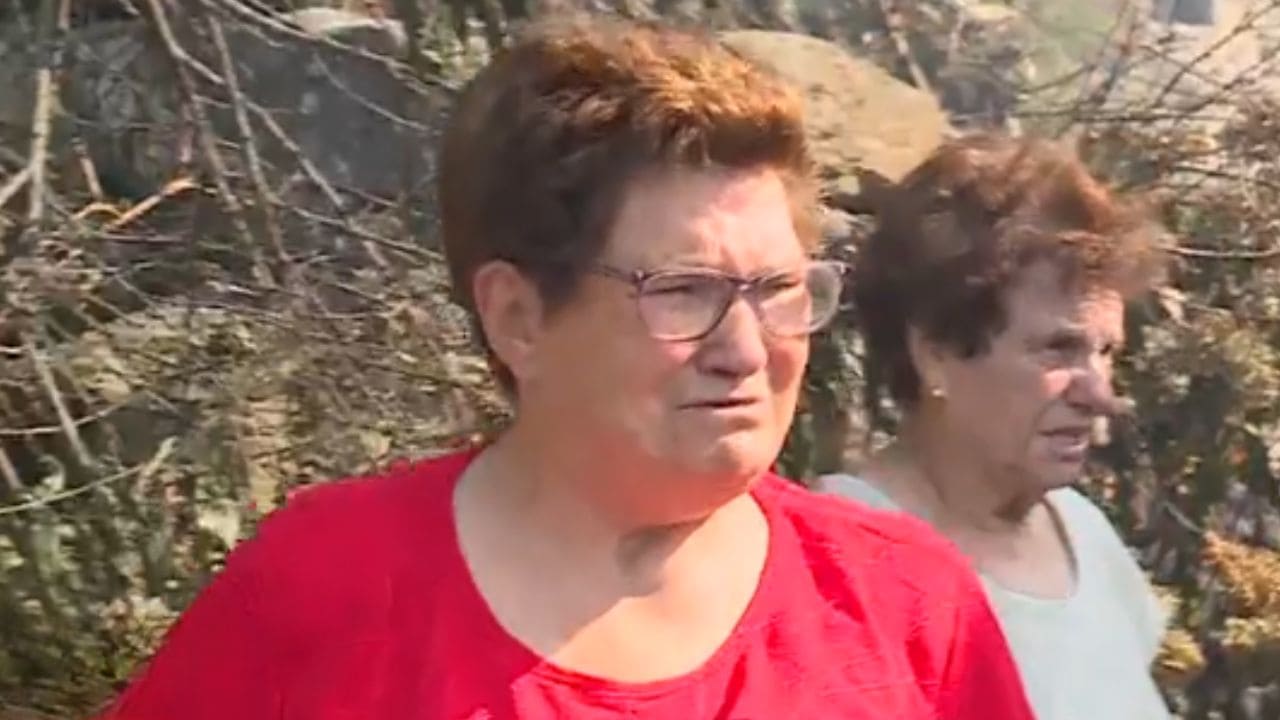 Personas mayores pierden su casa por un incendio en A Caridade