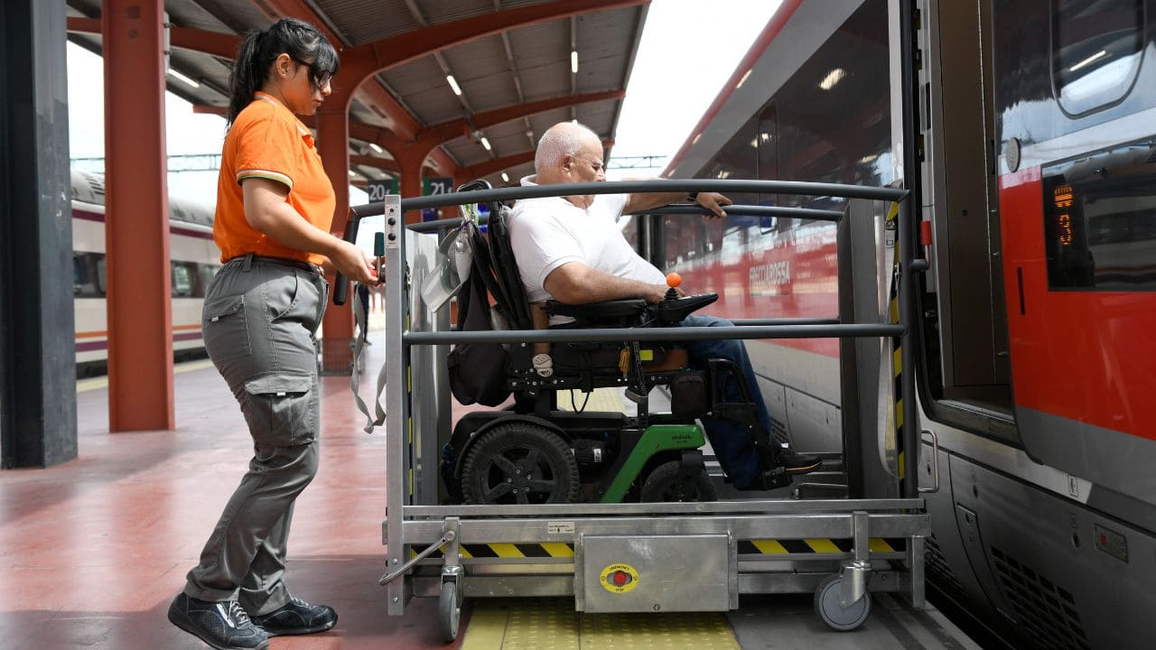Nuevas plataformas para facilitar el acceso de personas con discapacidad a los trenes