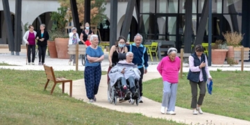 Vecinos con Alzheimer en 'Village Landais Alzheimer-Henri Emmanuelli'