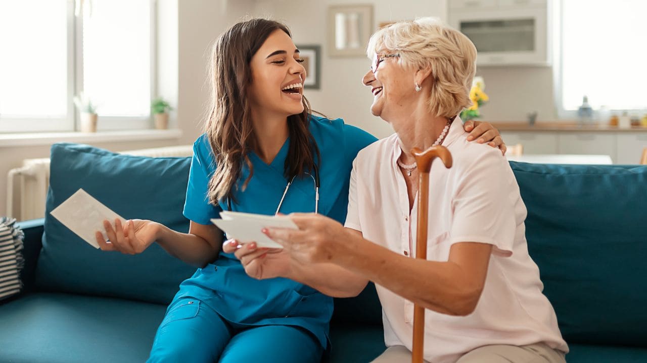 La Junta de Extremadura refuerza el sistema de atención a la dependencia