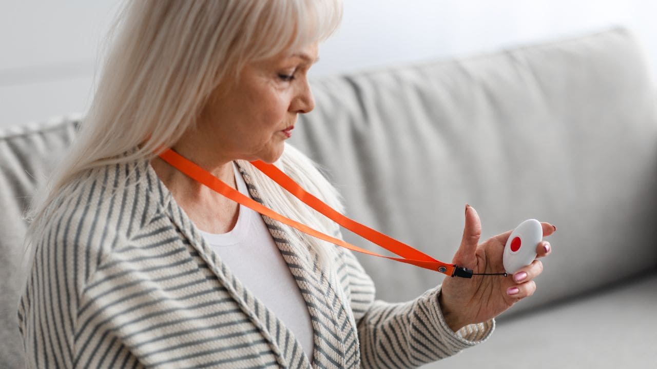 La Junta de Andalucía advierte estafas que suplantan la identidad del Servicio Andaluz de Teleasistencia dependencia