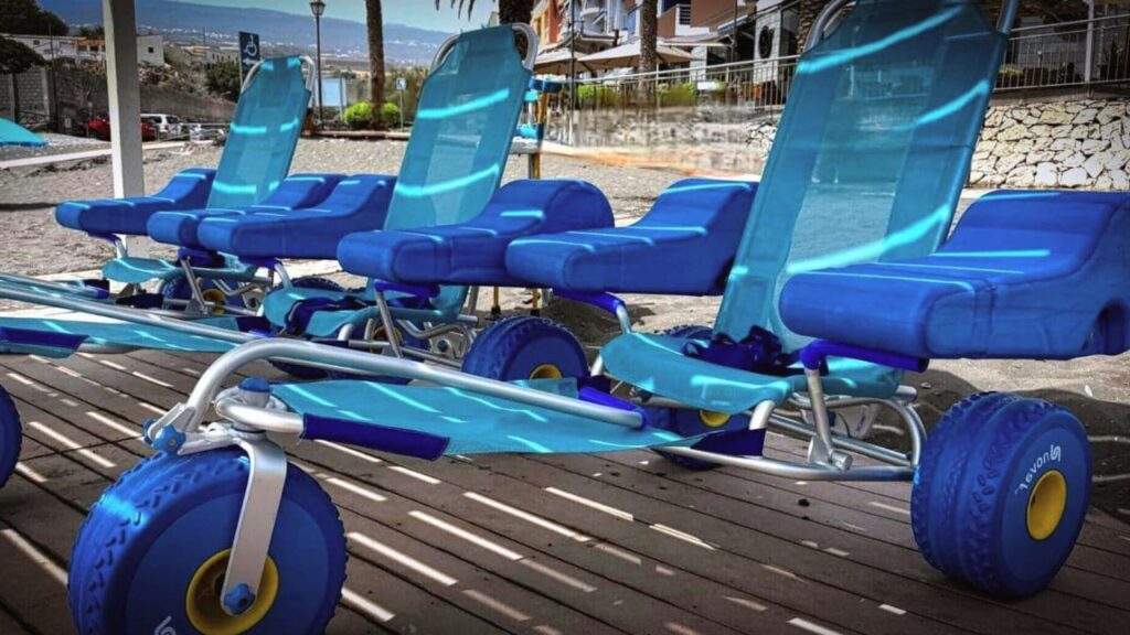 Canarias adquiere 76 sillas anfibias para sus playas para personas con movilidad reducida